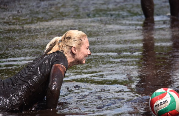 Sporto forumo "vinis" - purvo tinklinis (fotoakimirkos)