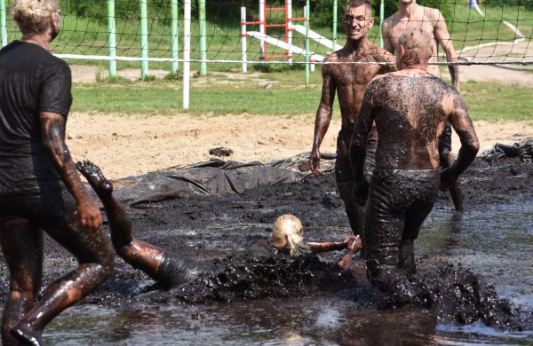 Sporto forumo "vinis" - purvo tinklinis (fotoakimirkos)