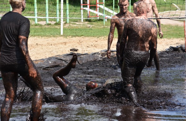 Sporto forumo "vinis" - purvo tinklinis (fotoakimirkos)