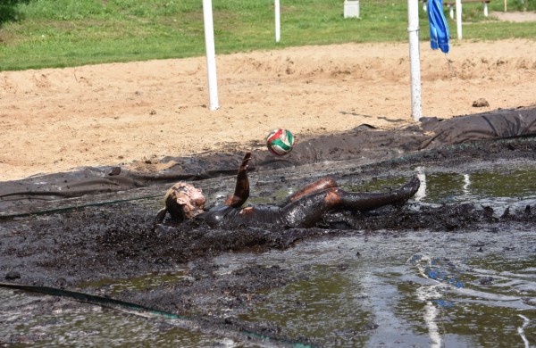 Sporto forumo "vinis" - purvo tinklinis (fotoakimirkos)