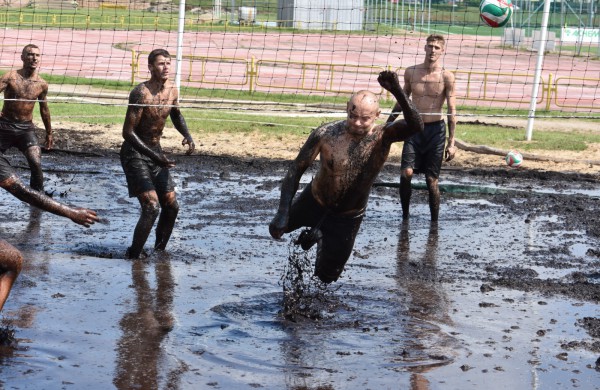 Sporto forumo "vinis" - purvo tinklinis (fotoakimirkos)