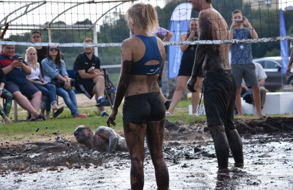 Sporto forumo "vinis" - purvo tinklinis (fotoakimirkos)