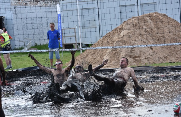 Sporto forumo "vinis" - purvo tinklinis (fotoakimirkos)