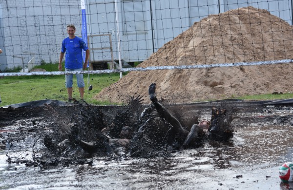 Sporto forumo "vinis" - purvo tinklinis (fotoakimirkos)