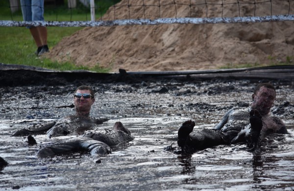 Sporto forumo "vinis" - purvo tinklinis (fotoakimirkos)