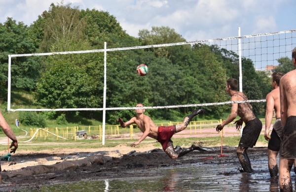Sporto forumo "vinis" - purvo tinklinis (fotoakimirkos)