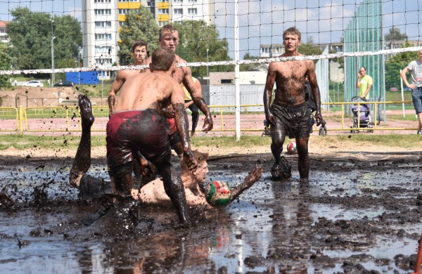 Sporto forumo "vinis" - purvo tinklinis (fotoakimirkos)
