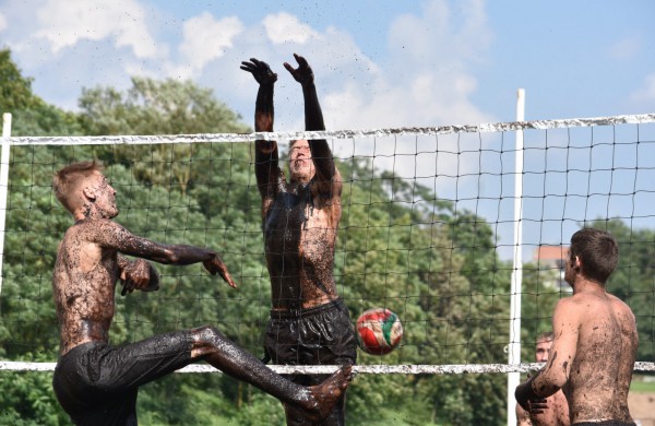 Sporto forumo "vinis" - purvo tinklinis (fotoakimirkos)