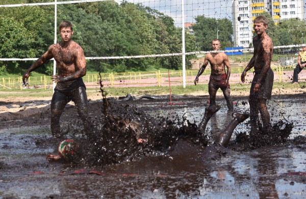 Sporto forumo "vinis" - purvo tinklinis (fotoakimirkos)