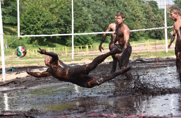 Sporto forumo "vinis" - purvo tinklinis (fotoakimirkos)