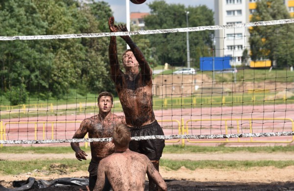 Sporto forumo "vinis" - purvo tinklinis (fotoakimirkos)