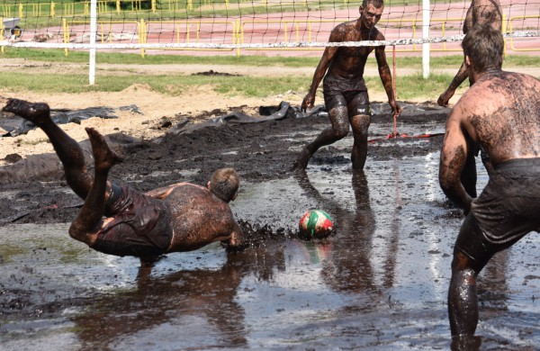 Sporto forumo "vinis" - purvo tinklinis (fotoakimirkos)