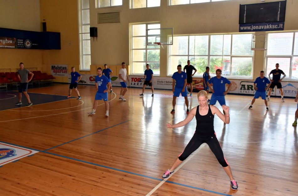 „Lietavos“ žaidėjai lavina... aerobikos žingsnelius