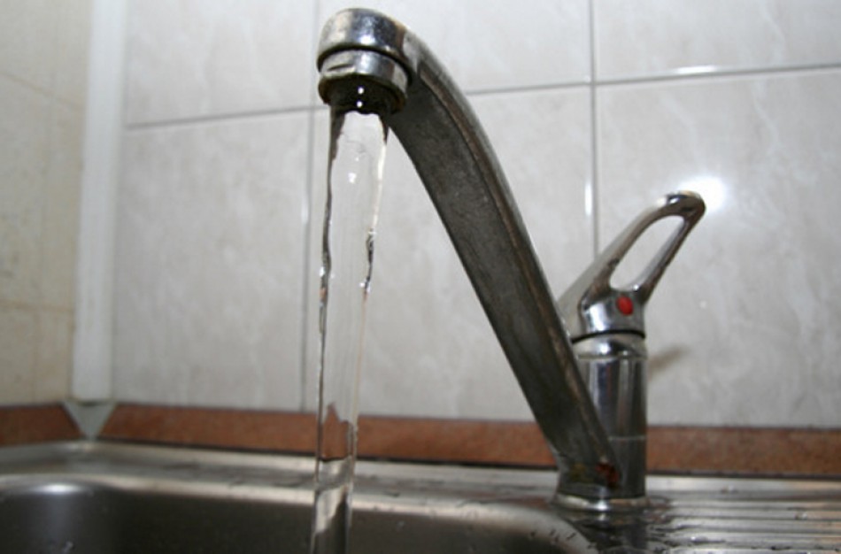 Šveicarijos kaimo gyventojai: „Iš čiaupo bėgančio vandens gerti neįmanoma“