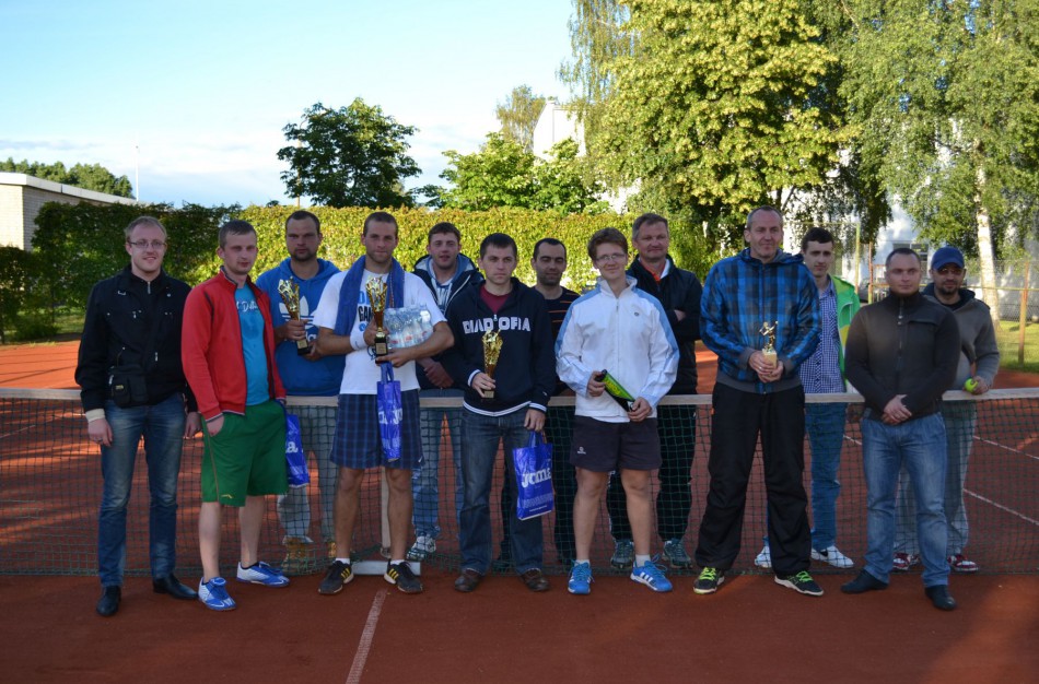 Taures išsidalino ir teniso turnyro dalyviai