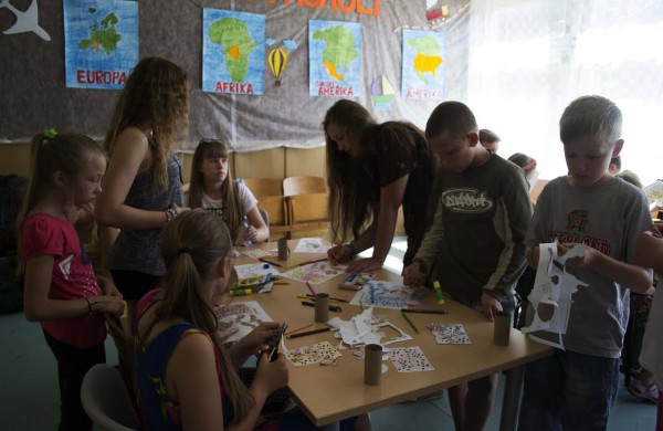 Stovykloje vaikai keliavo aplink pasaulį