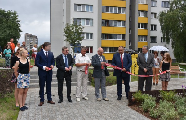 Jonavos gimtadienį plovęs lietus šventinės nuotaikos nesugadino