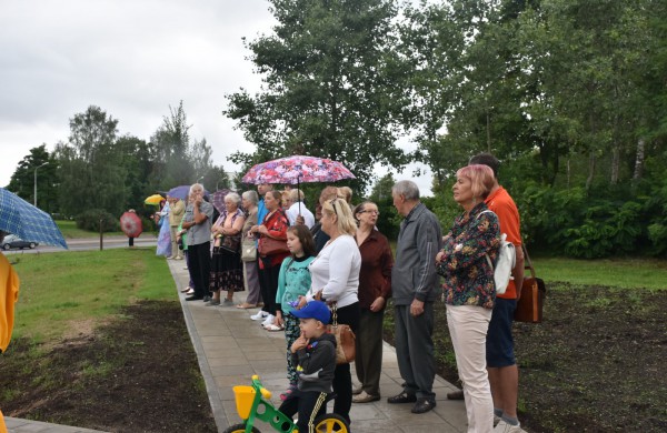 Jonavos gimtadienį plovęs lietus šventinės nuotaikos nesugadino