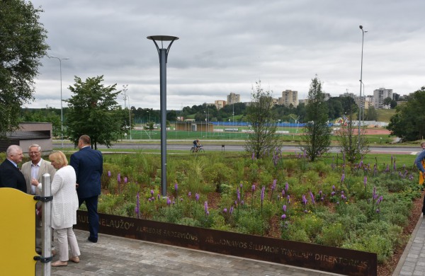 Jonavos gimtadienį plovęs lietus šventinės nuotaikos nesugadino
