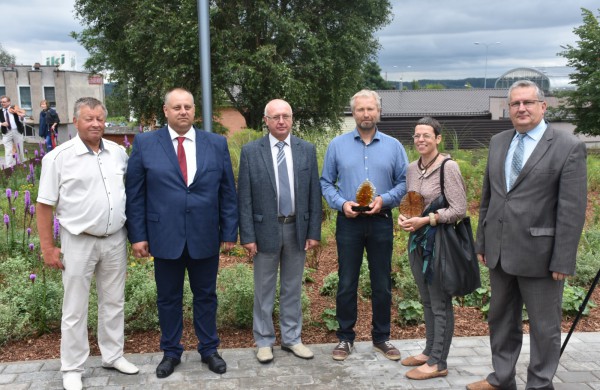 Jonavos gimtadienį plovęs lietus šventinės nuotaikos nesugadino