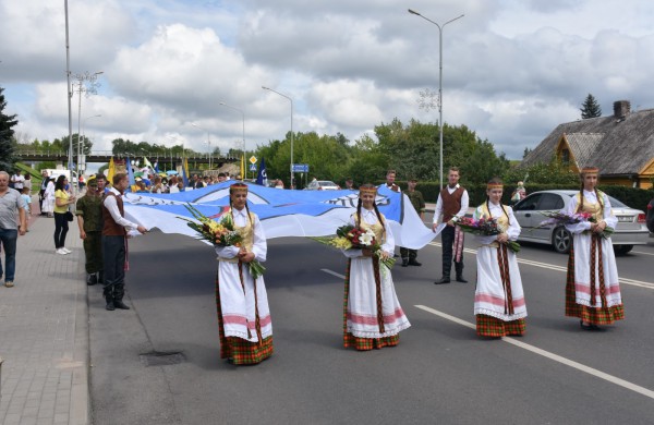 Jonavos gimtadienį plovęs lietus šventinės nuotaikos nesugadino