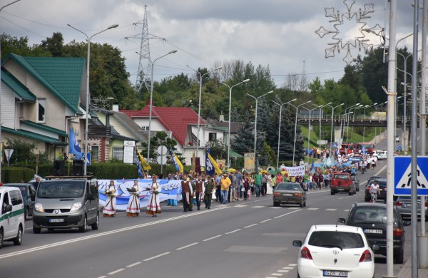 Jonavos gimtadienį plovęs lietus šventinės nuotaikos nesugadino