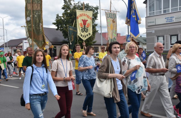 Jonavos gimtadienį plovęs lietus šventinės nuotaikos nesugadino