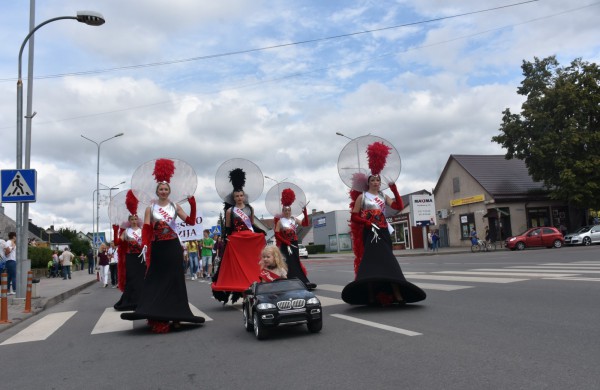 Jonavos gimtadienį plovęs lietus šventinės nuotaikos nesugadino