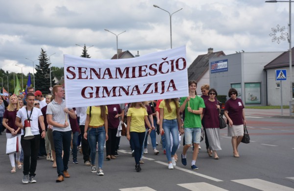 Jonavos gimtadienį plovęs lietus šventinės nuotaikos nesugadino