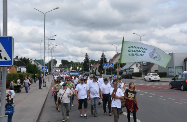 Jonavos gimtadienį plovęs lietus šventinės nuotaikos nesugadino