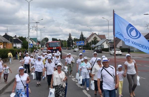 Jonavos gimtadienį plovęs lietus šventinės nuotaikos nesugadino