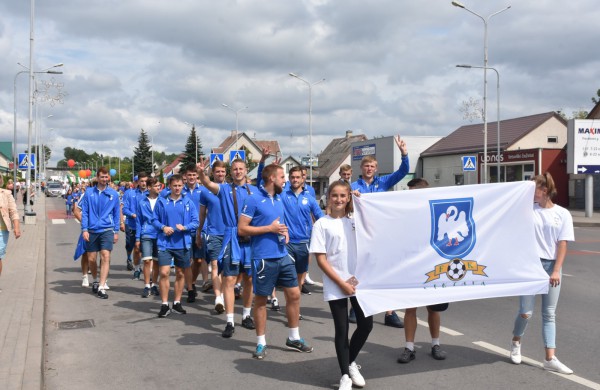 Jonavos gimtadienį plovęs lietus šventinės nuotaikos nesugadino