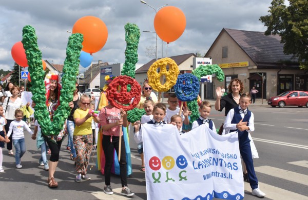 Jonavos gimtadienį plovęs lietus šventinės nuotaikos nesugadino