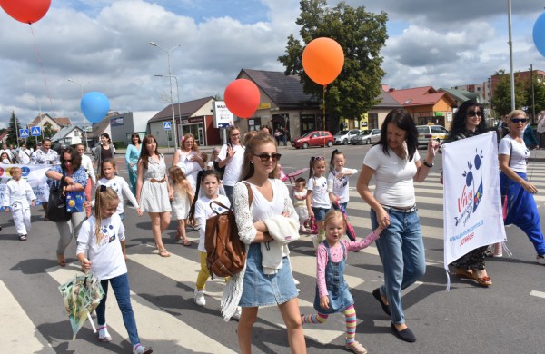Jonavos gimtadienį plovęs lietus šventinės nuotaikos nesugadino
