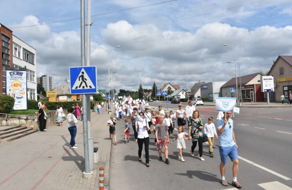Jonavos gimtadienį plovęs lietus šventinės nuotaikos nesugadino