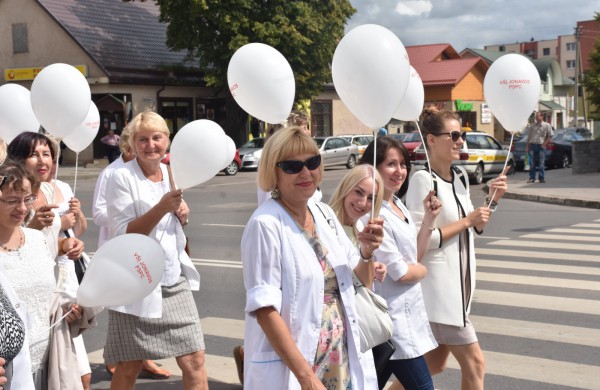 Jonavos gimtadienį plovęs lietus šventinės nuotaikos nesugadino