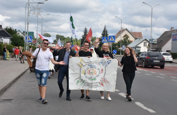 Jonavos gimtadienį plovęs lietus šventinės nuotaikos nesugadino