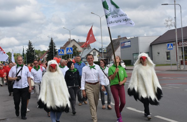 Jonavos gimtadienį plovęs lietus šventinės nuotaikos nesugadino