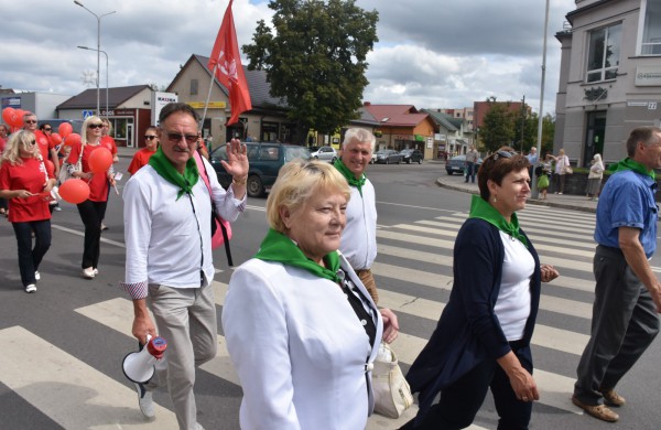 Jonavos gimtadienį plovęs lietus šventinės nuotaikos nesugadino
