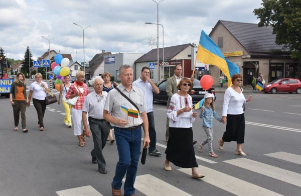 Jonavos gimtadienį plovęs lietus šventinės nuotaikos nesugadino