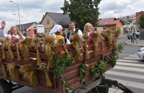 Jonavos gimtadienį plovęs lietus šventinės nuotaikos nesugadino