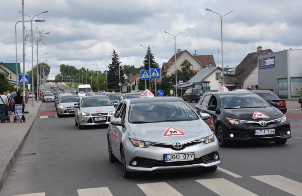 Jonavos gimtadienį plovęs lietus šventinės nuotaikos nesugadino