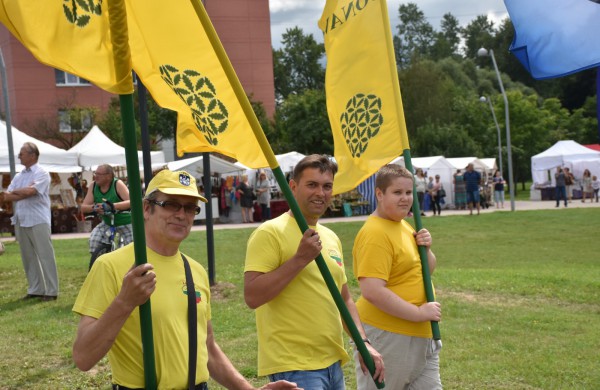 Jonavos gimtadienį plovęs lietus šventinės nuotaikos nesugadino