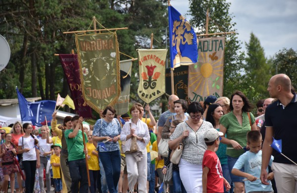 Jonavos gimtadienį plovęs lietus šventinės nuotaikos nesugadino