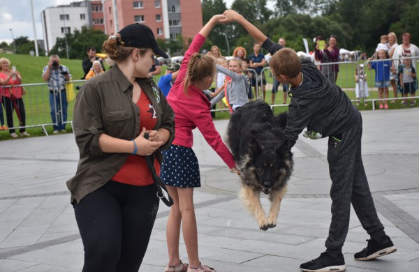 Jonavos gimtadienį plovęs lietus šventinės nuotaikos nesugadino