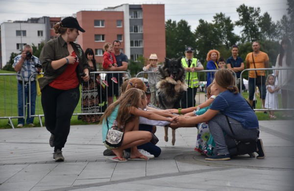Jonavos gimtadienį plovęs lietus šventinės nuotaikos nesugadino