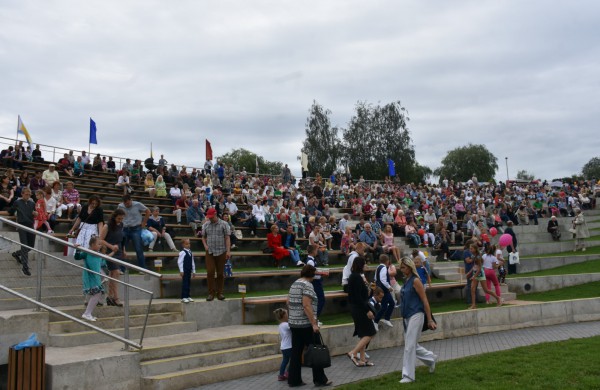 Jonavos gimtadienį plovęs lietus šventinės nuotaikos nesugadino