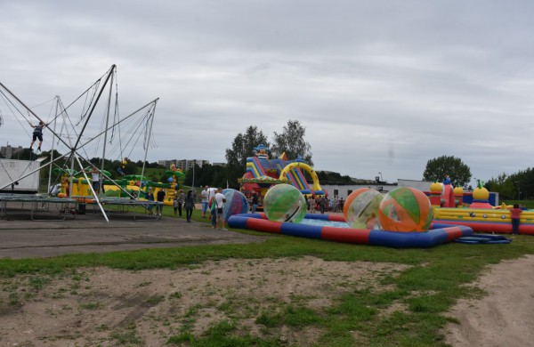 Jonavos gimtadienį plovęs lietus šventinės nuotaikos nesugadino