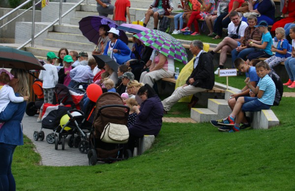 Jonavos gimtadienį plovęs lietus šventinės nuotaikos nesugadino