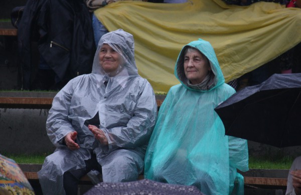 Jonavos gimtadienį plovęs lietus šventinės nuotaikos nesugadino